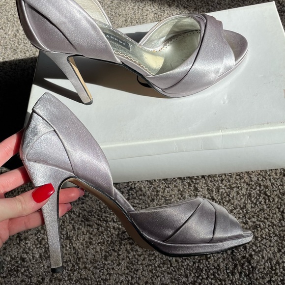 Silver Heels - Picture 12 of 12